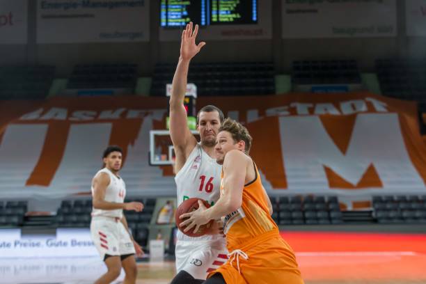 赛推向了高 赛推向了高