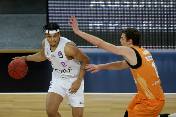 比0完胜拉 比0完胜拉